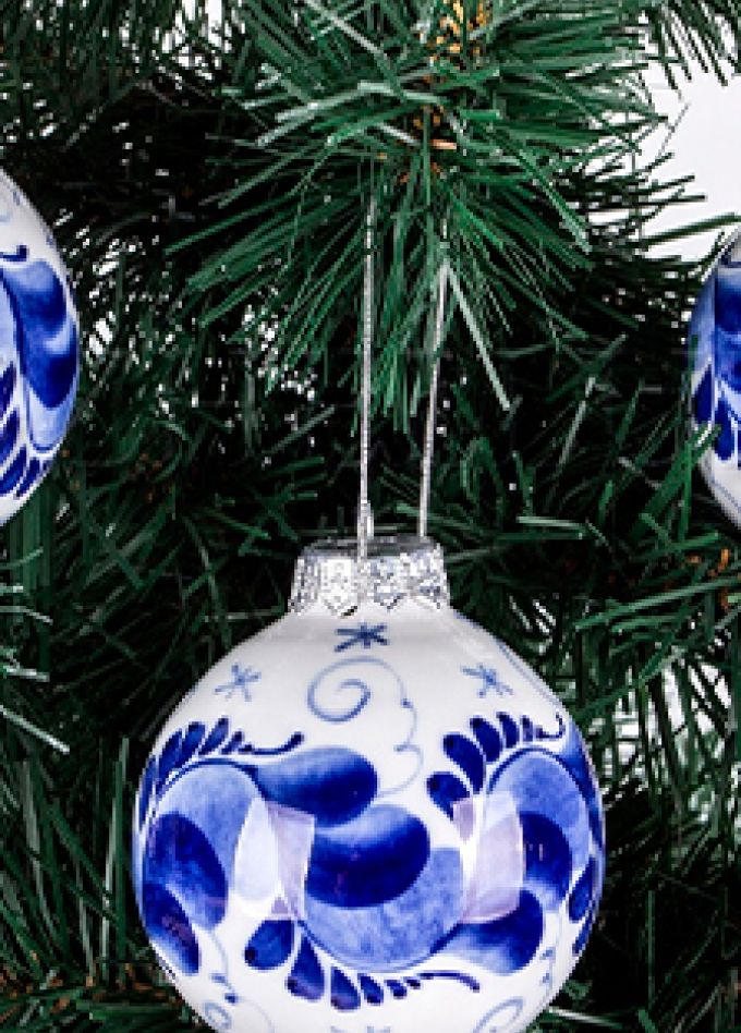 Гжельская магия. Мастер-класс по росписи елочной игрушки