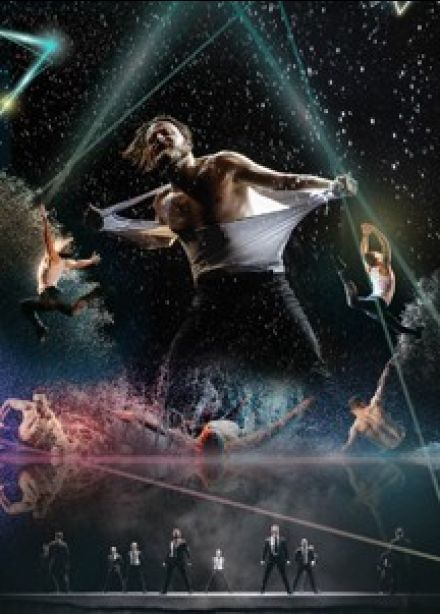 Шоу под дождем. Только для женщин!