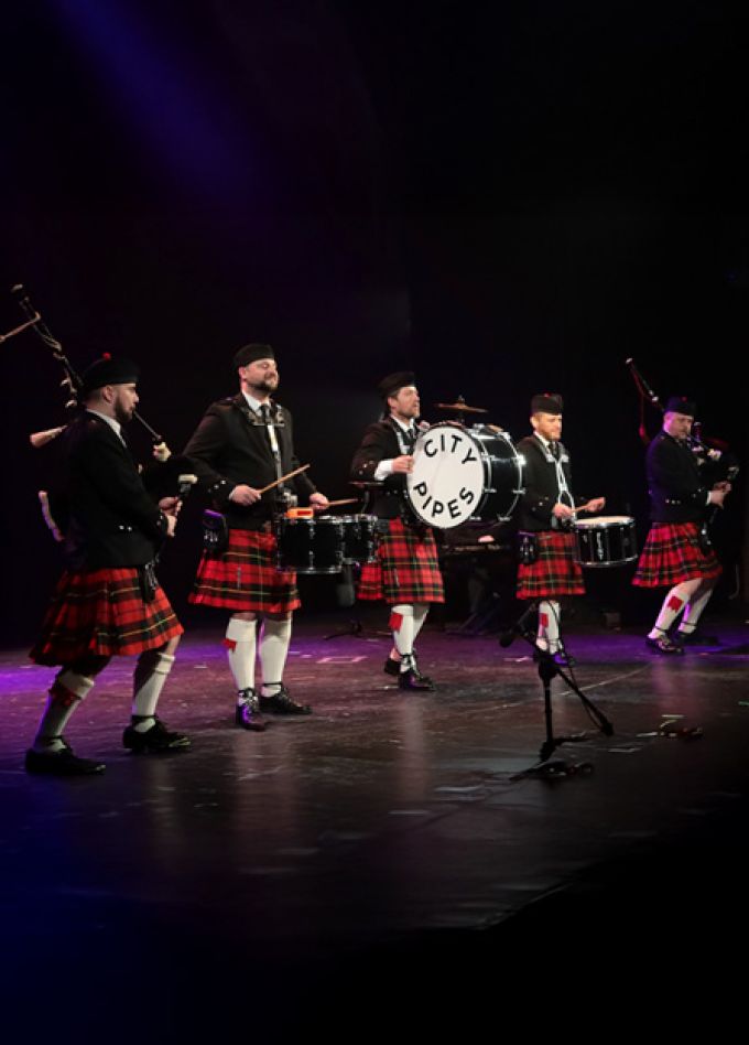 Ирландское шоу. Оркестр волынщиков City Pipes и ансамбль ирландского танца Celtic Wind.