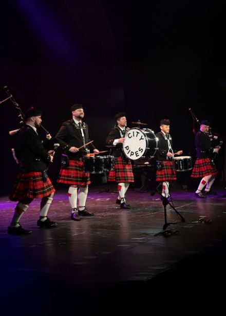 Ирландское шоу. Оркестр волынщиков City Pipes и ансамбль ирландского танца Celtic Wind.