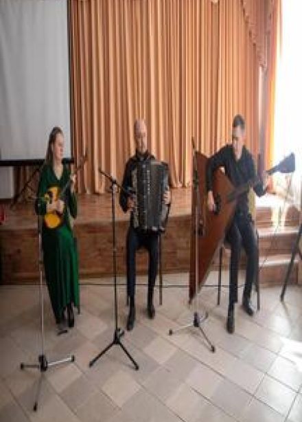 А музыка в прекрасных звуках рождена